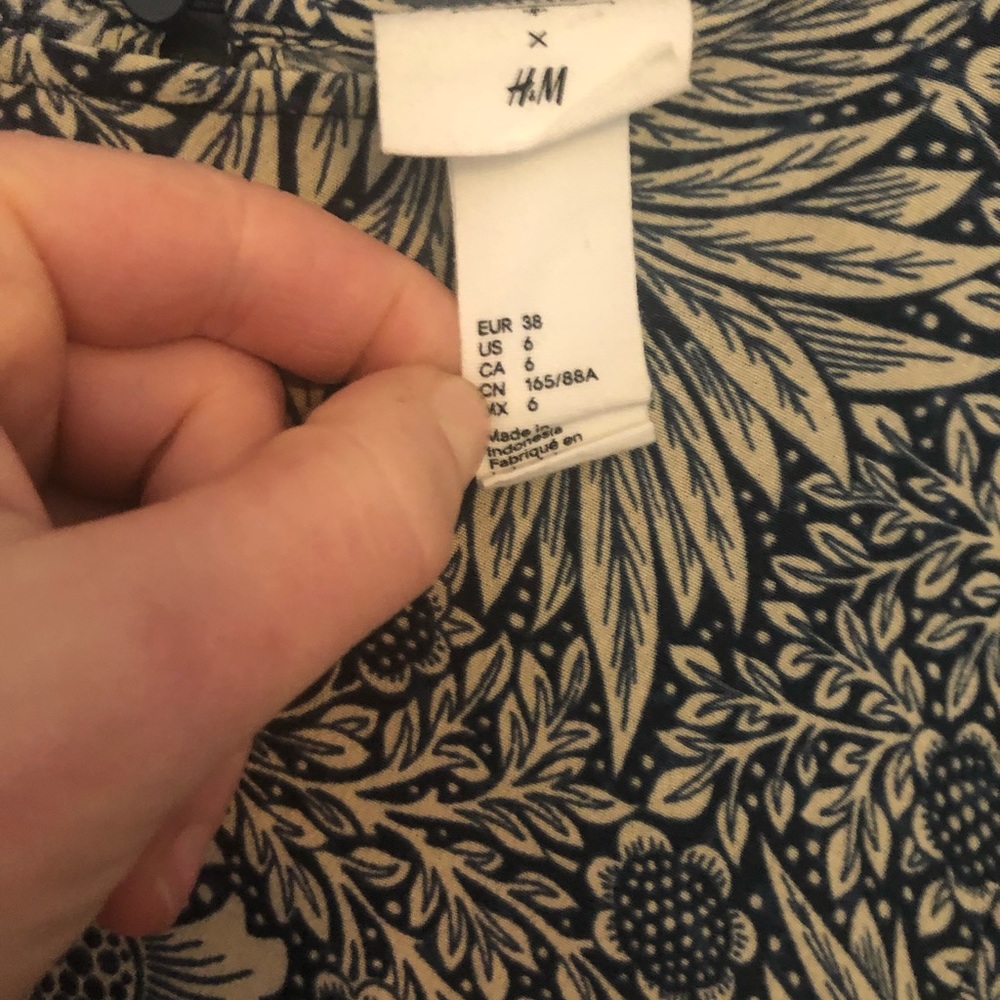 H&M longsleeve blouse William Morris collection